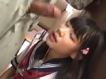 鍵っ子女子校生の留守番狙って中出しレイプ仕掛けるクズ男素人美少女ロリのエロ動画