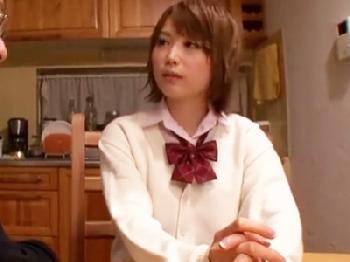 ショートヘアのつるぺたオッパイ女子校生がコスプレ着衣で敵に迫るも裏切りによって陵辱3P美少女レイプのエロ動画