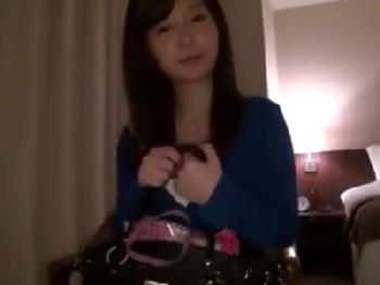 抜群のテクで陰茎弄って中出しに導く巨大バスト痴女巨乳お姉さんのエロ動画