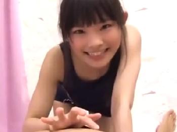 JCみたいな見た目のスクール水着娘の圧倒的バキュームフェラチオでオーガズム!美少女ロリ痴女顔射のエロ動画
