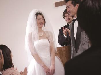 30歳年上のダンナに悪いと思いながらも元彼の若い男根に寝取られる妻人妻乱交香苗レノンのエロ動画