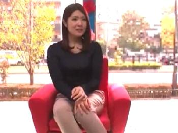 「もう逝ってるからぁ！」極太バイブで潮吹き止まらなくなった素人さん巨乳お姉さんのエロ動画