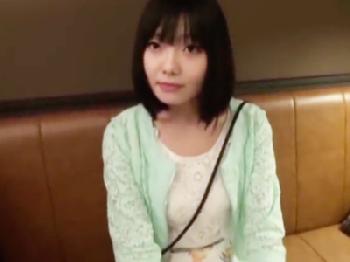 素人美形少女がホテルのシーツをお潮で汚しまくるナンパパコ美少女潮吹きのエロ動画