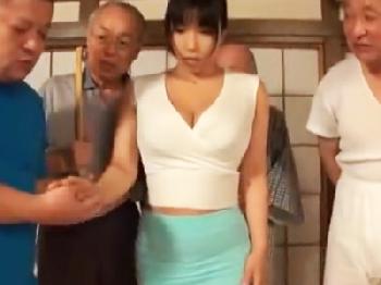 種無し夫のせいでキモいオジサン達と子作りさせられるデカパイ妻巨乳人妻中出しのエロ動画