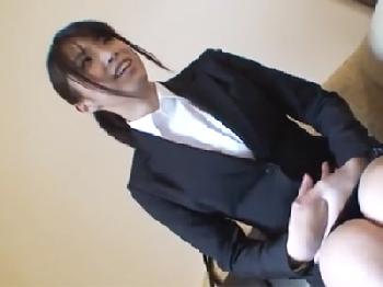 『それはちょっと‥』渋るクソ真面目オフィスレディを押しに押してハメ撮り成功素人お姉さんOL顔射のエロ動画