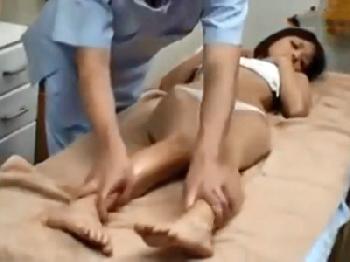 非人道的整体師に騙されて中出し強姦されてしまう幼顔女子校生素人美少女ロリレイプマッサージのエロ動画