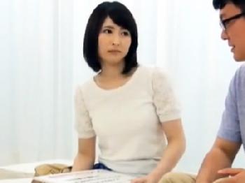 底なしの性欲に悩む奥様と巨根すぎて悩む童貞がご対面した結果巨乳人妻中出し盗撮のエロ動画