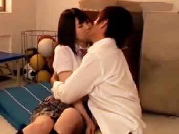 元レディースのギャル女先生が男子生徒のペニ棒を寝取られハメ痴女女教師のエロ動画