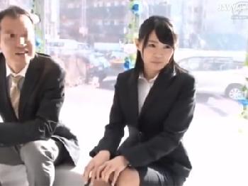 清潔感のある新人オフィスレディが20歳も上の既婚オッサン上司と性行為してしまう素人美少女ロリOL中出しナンパ盗撮のエロ動画