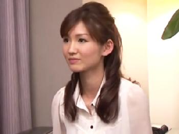 「夫のじゃ満たされなくて‥」激しい膣奥ピストンに獣のような喘ぎ声で狂う相当溜まっていた様子の奥様W素人人妻熟女ハメ撮りのエロ...