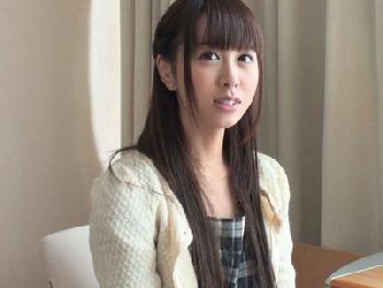 淫靡な言葉かけられただけで赤面しちゃう美形少女がパワフルピストンで痙攣イキ!芽森しずく美少女ハメ撮り潮吹きのエロ動画