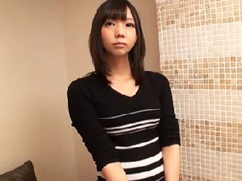 清楚清純そうな顔してナンパ師に簡単にお股を開いちゃう淫乱尻軽ヤリマンな美形少女とハメ撮りパコ！素人美少女のエロ動画