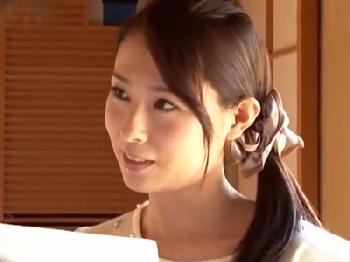 ノーパンの友人母に発情した色欲旺盛な高校生→欲情抑え切れず禁断の中出しハメ！巨乳痴女人妻のエロ動画