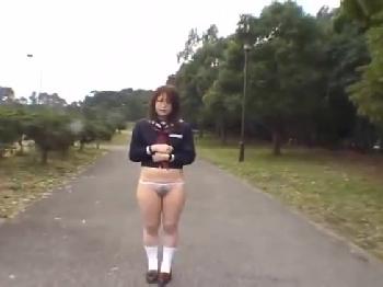 20歳の巨大バスト素人女子大生が野外露出調教ガチハメ顔面射精!巨乳お姉さん顔射フェラ手コキぶっかけのエロ動画