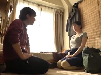 色白でスタイル抜群のお姉さんを半ば強引にパコって精液ぶっかけ巨乳のエロ動画