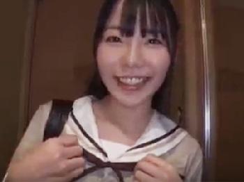 『もっとする？』超カワ女子校生と制服着衣のままハメ撮り性交の末どっぷり中出し！素人美少女痴女のエロ動画
