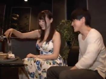 色気がカンストしそうな細身キレイな乳房お姉さんが夫以外の男性器で身悶える！素人人妻ハメ撮りのエロ動画