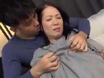 黒髪ロングの熟女妻が熟れマンをピスられてあっけなく悶絶絶頂オーガズム人妻ぶっかけのエロ動画