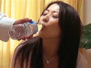 部屋に連れ込んだら宅飲みし酒に酔わせて中出しSEXが奥さん最速攻略ルート巨乳素人人妻盗撮のエロ動画
