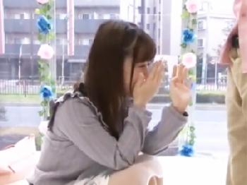 「なんかイッパイ出たね…」サークル仲間の童貞陰茎にガチ絶頂きれいなお姉さん→禁断の一線超えちゃう素人美少女中出しのエロ動画