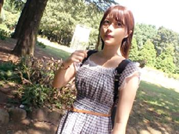 清潔感のある見た目とは裏腹にSEXを見られたいという変態女子大生と濃密SEX巨乳素人美少女のエロ動画