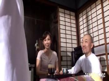 エッロい美魔女の積極的なフェラチオで大量射精不可避巨乳素人お姉さんイラマチオのエロ動画