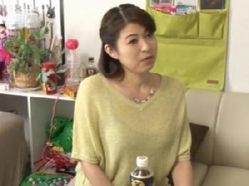 『10年ご無沙汰です‥』欲求不満な40代マダムをナンパ連れ込みはめまくり！素人人妻熟女盗撮のエロ動画