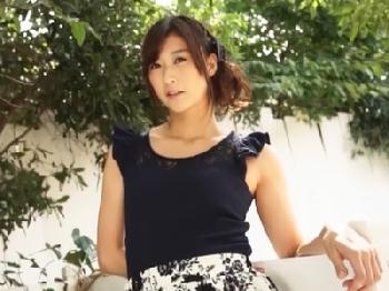 清楚清純で色気の漂う美人マッサージ師が手コキでイかせて放尿サービスお姉さんのエロ動画