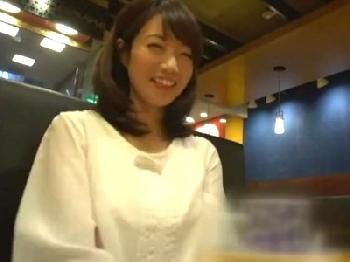 SEXする前から女性器濡れ濡れな若奥様・専業主婦27歳の素人さん人妻ハメ撮りのエロ動画