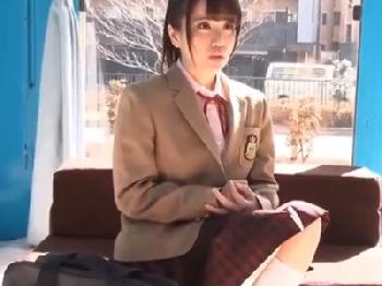 ピュア女子校生を騙してマジックミラー号に連れ込み→マッサージと称してペニス挿入!素人美少女ナンパレイプのエロ動画