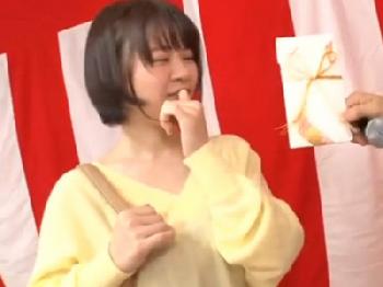 負ければ即挿入ゲームで負けた素人美形お姉さんに巨根挿入パコ美少女顔射のエロ動画