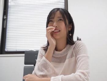 29歳の美人マダムがサイトから応募→笑顔がアイドル並に可愛い若奥様が本気の密通交尾素人人妻ハメ撮りのエロ動画