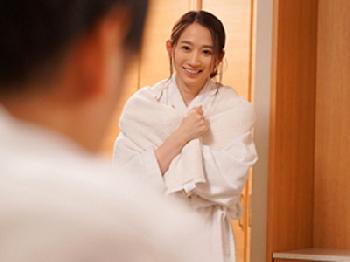 出張先のトラブルで憧れの上司とホテルが同室になり寝取り交尾巨乳人妻OL水戸かなのエロ動画