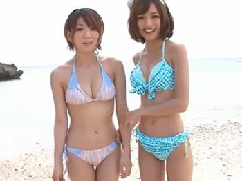 「あの人おっきくない?」巨根男を逆ナンパしてビーチで3PファックWお姉さん水着露出のエロ動画