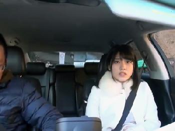 見目麗しいお嬢さんがオジサンと薄暗い部屋で濃密顔面射精性交！美少女痴女顔射ハメ撮りのエロ動画