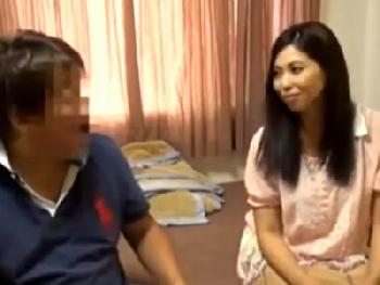 『そう…夫しか知らない…』経験人数1人の若奥様に公開させてオジサン陰茎で不貞させる！巨乳素人人妻盗撮のエロ動画