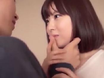 色白で清潔感あふれる美形少女が昼間からのイチャパコで精液ぶっかけられて恍惚美少女のエロ動画