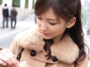『でも夫が‥』気にしていたのは最初だけで本番パコで痙攣アクメ披露した華奢妻痴女人妻熟女ハメ撮りナンパのエロ動画