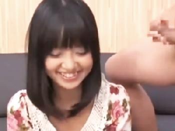 あどけない笑顔の美形少女にセンズリ鑑賞依頼→流れで一気に中出しセックスまで持ち込む素人美少女ロリのエロ動画