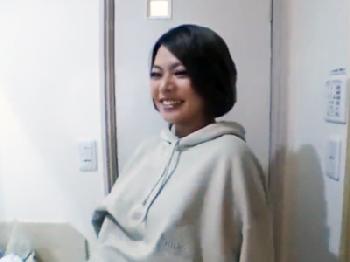 フランクなお姉さんがじゅっぽりフェラチオ抜きしてくれる生々しい映像素人痴女のエロ動画