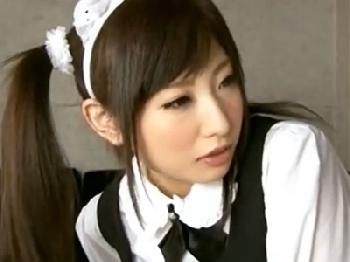 「また溜まっちゃったの?」マゾなオッサンをキモがりながらご奉仕するメイド美少女M男コスプレフェラ手コキのエロ動画