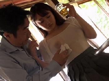 近所に住むヘンタイ親父たちに好き放題性調教を受ける童顔ミニ系大きいオッパイちゃん巨乳美少女ロリ乱交森本つぐみのエロ動画