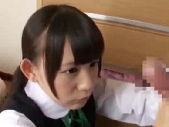弟の勃起ペニスを即尺フェラチオで鎮めてあげる神対応姉女子校生美少女痴女顔射のエロ動画