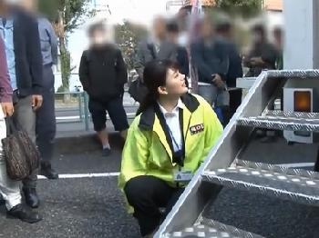 『え…？なんで私が笑』いつもはADやってるガチなSOD女社員がマジックミラー号でブッ込み倒し！素人美少女OLのエロ動画