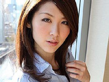 チューと乳揉みだけでぐっしょり濡らす敏感体質のマダム素人人妻のエロ動画