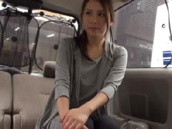 買い物中の素人主婦ナンパ→車内でフェラチオ抜き頂きましたW人妻手コキのエロ動画