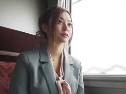 溜まった性欲望を不貞旅行で完全放出させる幼妻巨乳素人人妻のエロ動画