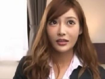 巨大乳房OLが枕営業で客の肉棒ヤリまくって契約！美肉体を武器に誘惑性行為！巨乳顔射のエロ動画