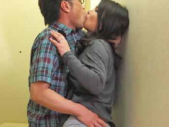 夫からもらった淫靡なランジェリーで密通ファックする不貞妻巨乳人妻一色桃子のエロ動画