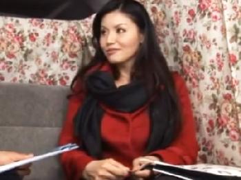 『おばちゃんでも平気？』ナンパした美魔女妻を口説いて中出しハメ撮り！巨乳素人人妻熟女のエロ動画